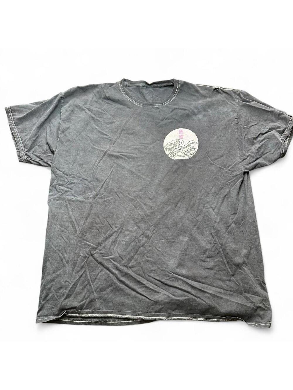 Oversized XL Distressed Tokyo Wave Graphic T-Shirt